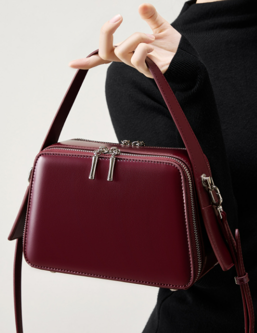 LEATHER HARD DOUBLE-SIDED MESSENGER / CROSSBODY BAG, MEDIUM